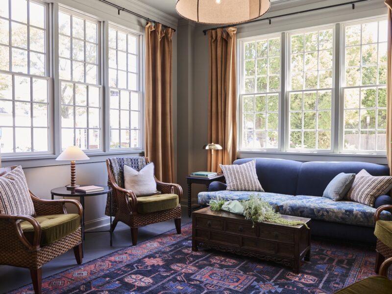 A plush seating area and lounge at The Harbor Front Inn.